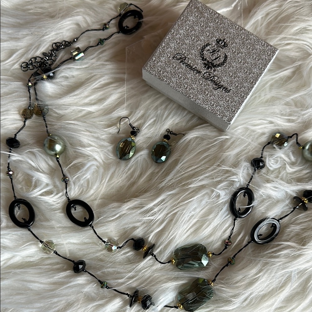 Premier Designs black and green Jewelry Set